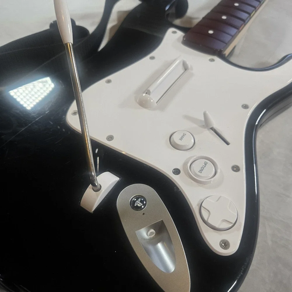 Rock Band 4 PS4 Fender Stratocaster Wireless Guitar 91261 Powers On No Dongle